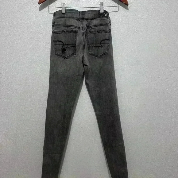 American Eagle Woman’s Jegging Jeans, Gray, distressed, Size 2 - Picture 15 of 16